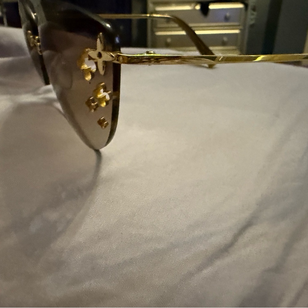 Mint condition Louis Vuitton sunglasses - Picture 6 of 7